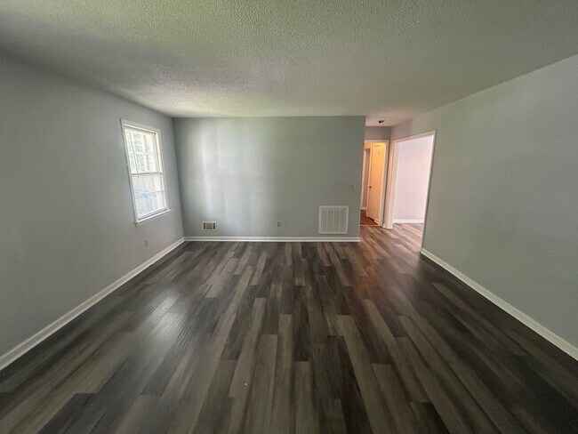 Photo - 715 Montague Rd