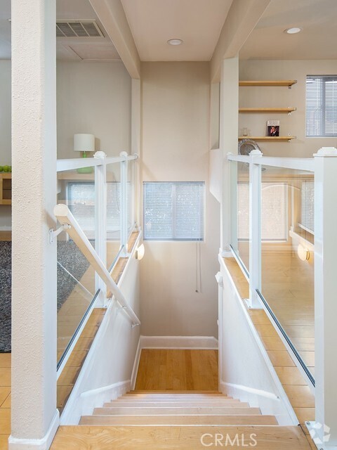 Building Photo - 301 N Hudson Ave Unit B Rental