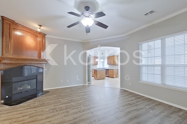1421 Asher St