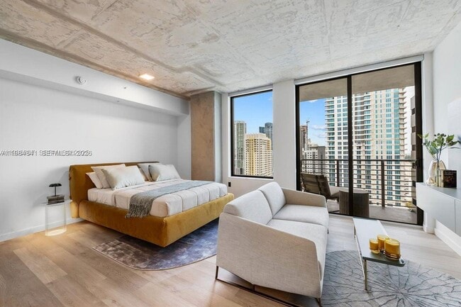 Building Photo - 307 SW 5th St Unit Studio2