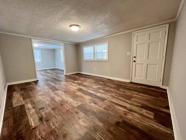 Photo - 723 Wren Rd