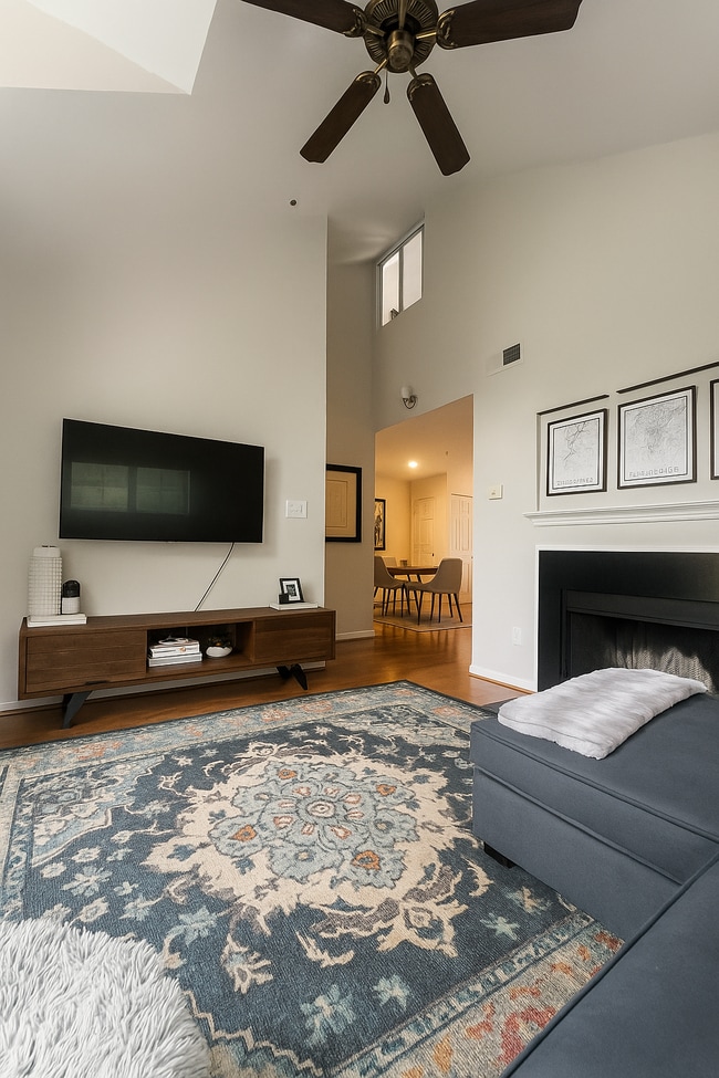 Building Photo - 2209 Sumner Green Ave Unit U Rental
