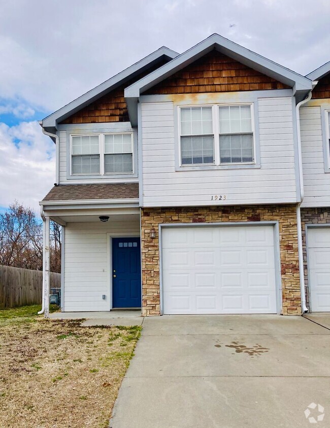 Building Photo - Great Space, Close to Fort Riley Rental