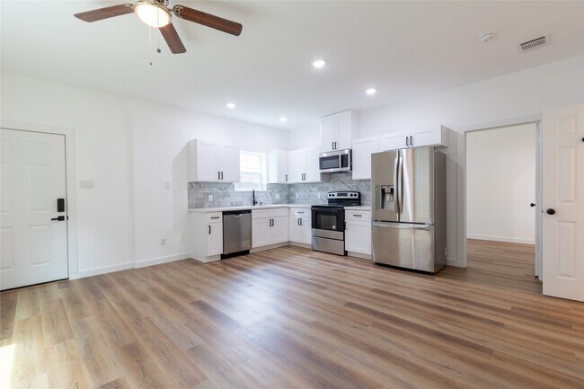 Photo - 8210 Sparta St