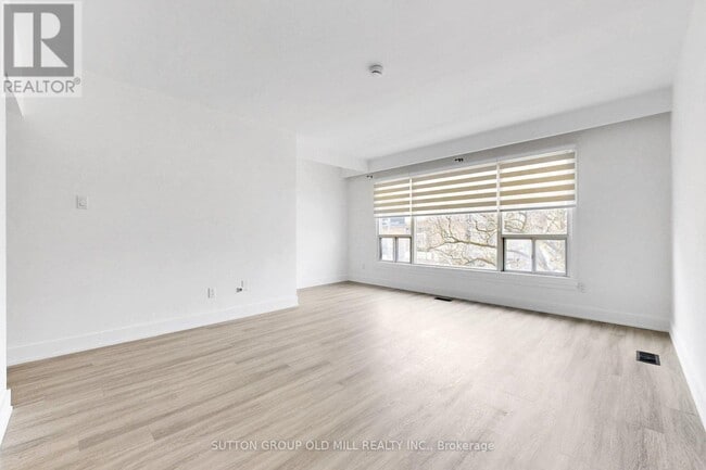 Photo - 809 St Clair Ave W