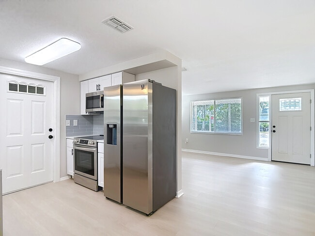 Photo - 5711 Pine St