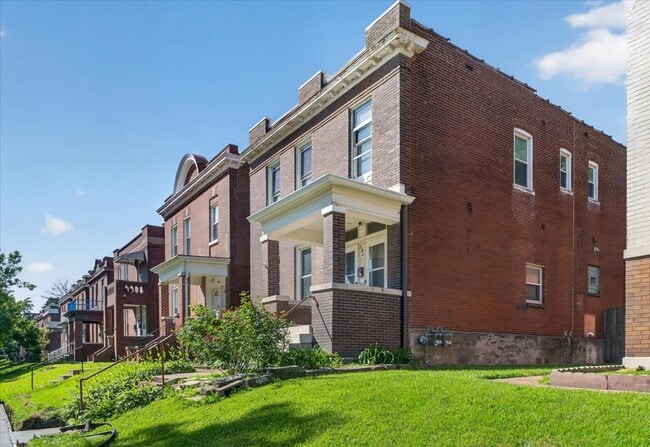 Photo - 736 Dover Pl Unit 1F