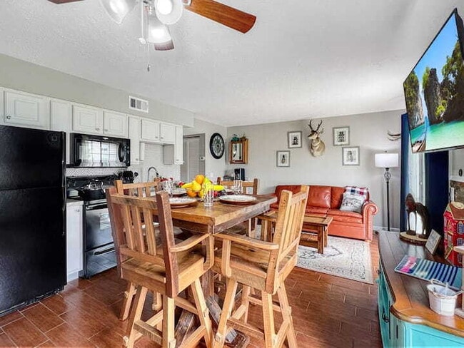 Photo - Adorable 1BR - Ground Entry Available FULLY FURNISHED Unit 3