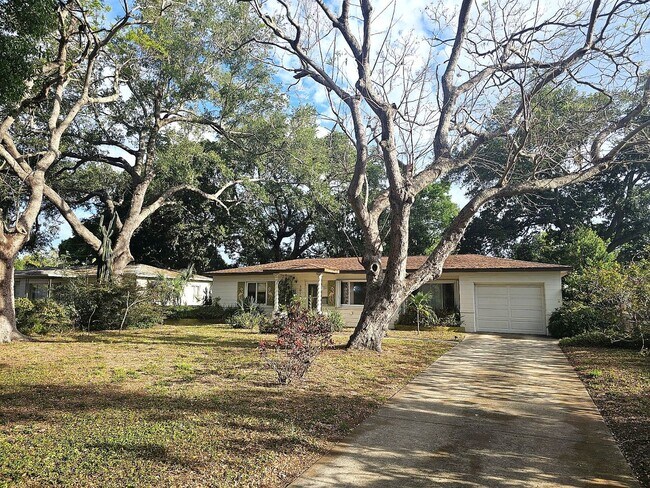 Photo - Lake Pasadena - Charming 2 Bedroom Home with Spacious Yard