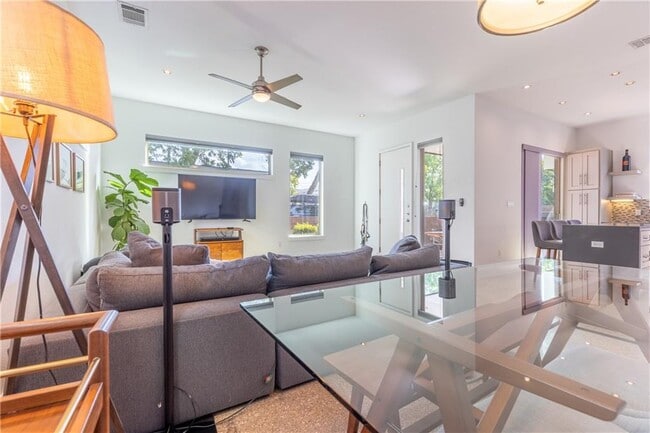 Photo - 500 W 51st St
