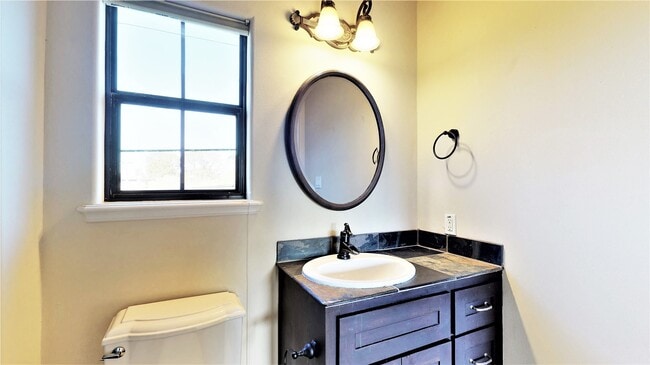 Photo - 4708 Ingersoll St