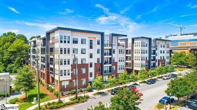 Photo - 212 E Broad St Unidad Gingham