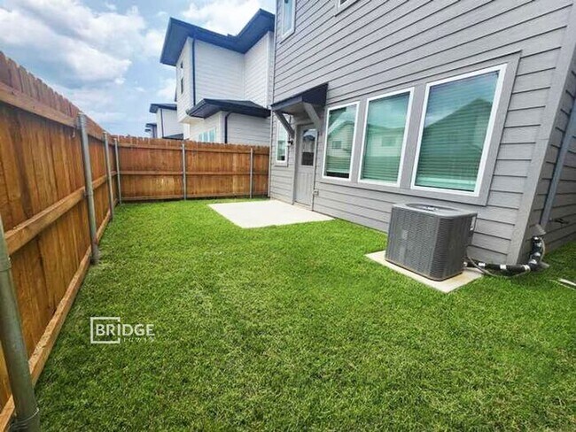 Photo - 33134 Oak Hts Pl