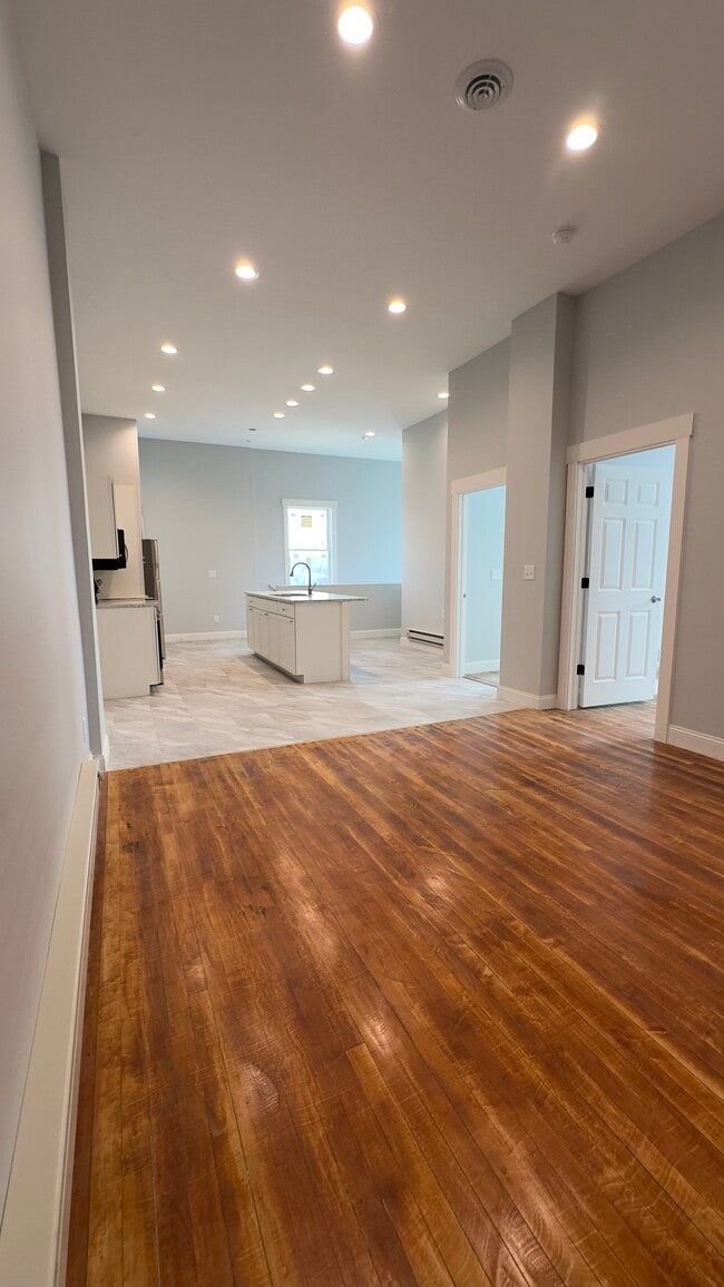 Building Photo - Downtown Rental Unit 203