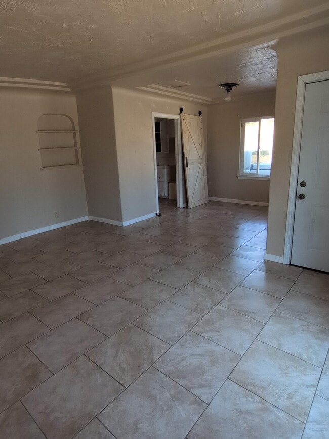 Photo - 2927 E Pine Ave