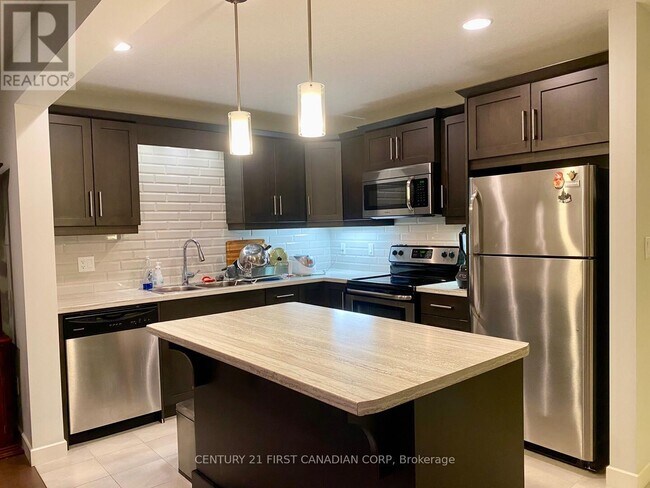 Photo - 7 Empire Pkwy