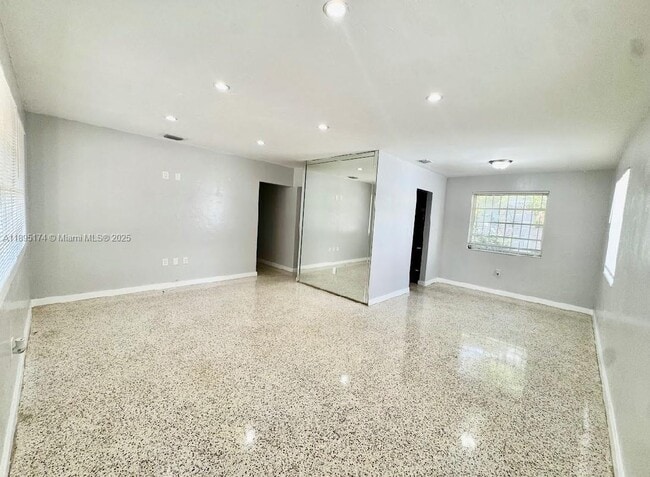 Photo - 901 NW 55th St