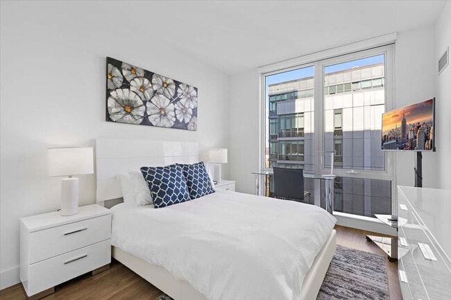 57 Bank St Unit SI ID1040037P