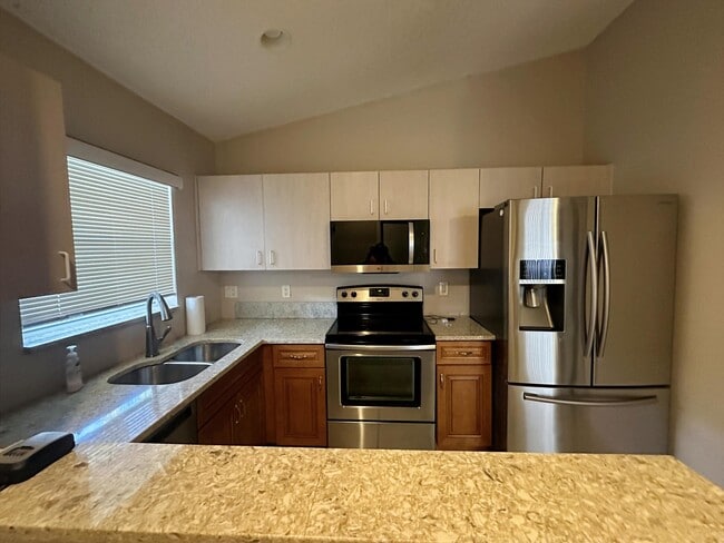 Building Photo - 300 NE 42nd St Rental