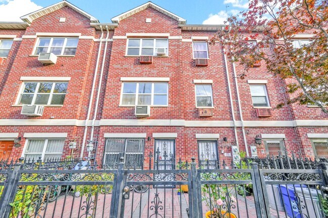 Building Photo - 673 Bergen St Unit Apt 1