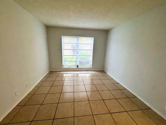 Photo - 4425 Treehouse Ln