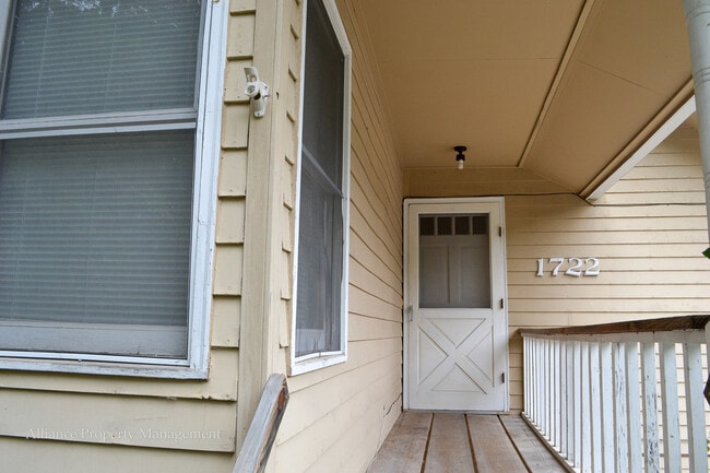 Photo - 1722 Houston St Unit 01 Upper