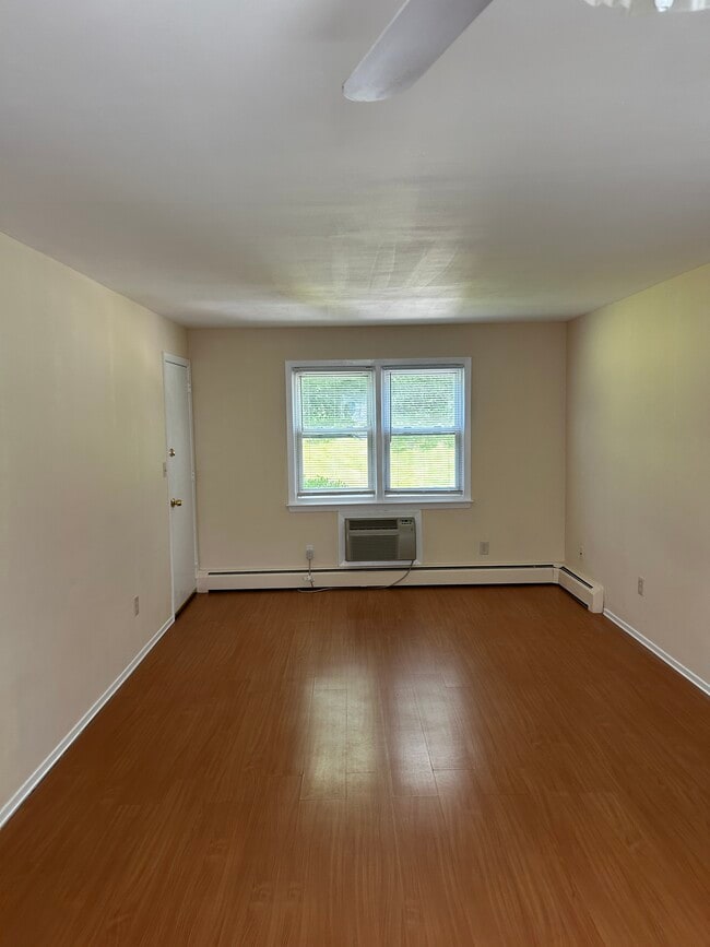 Building Photo - 14 Arrowhead Way Unit #3