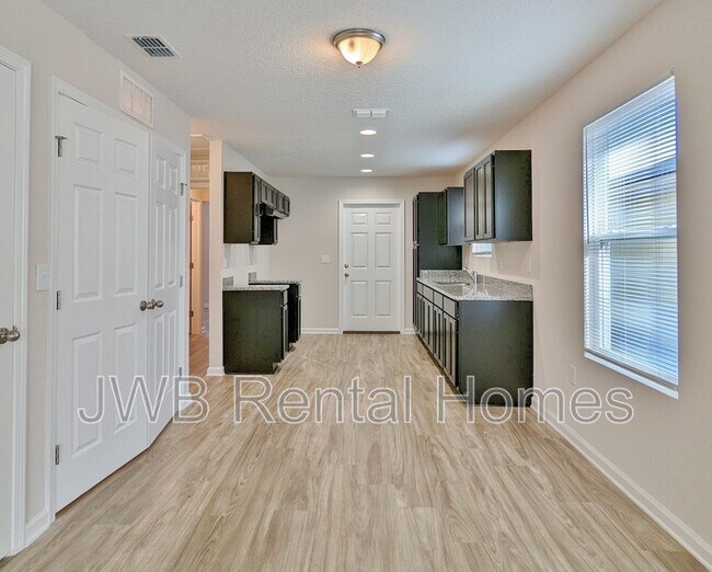 Photo - 1709 W 12th St