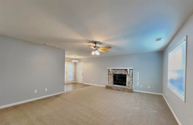 Photo - Available Home In Hillboro Cir SW