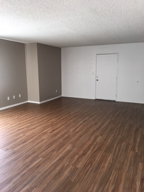 Building Photo - 1627 N Fair Oaks Ave