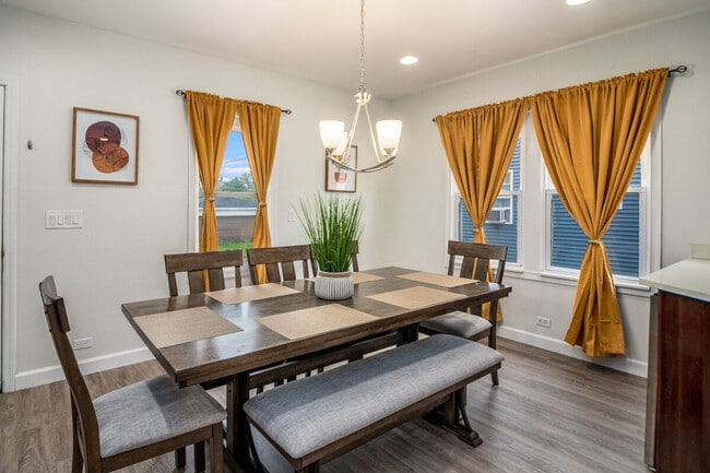 Photo - 327 W School St Unidad SI ID1285045P