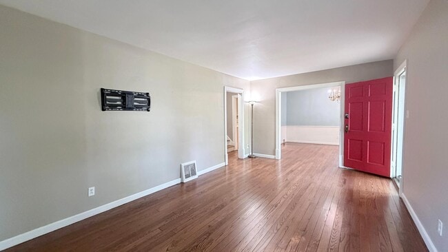 Photo - 555 S Ruston Ave