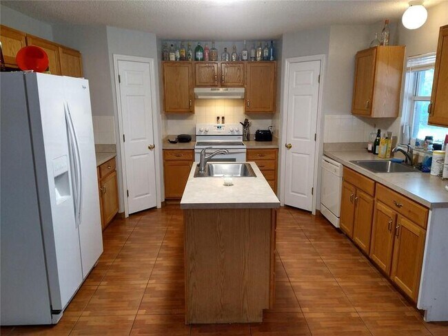 Photo - 4531 Willamette Cir