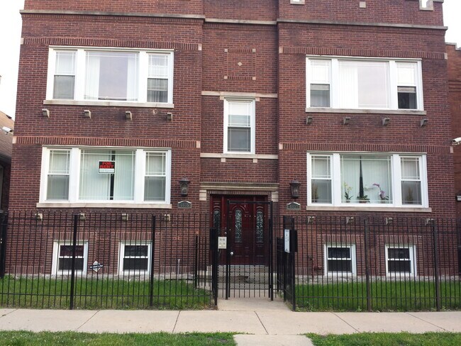 4833 W Walton St Unit 4833 W Walton 1st floor