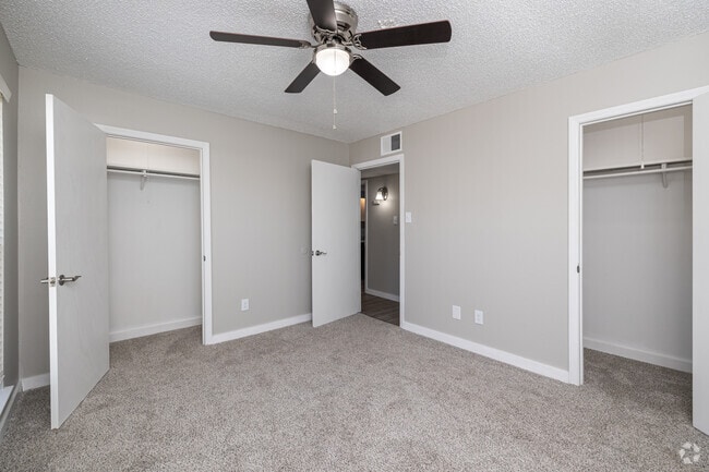 1BR, 1BA - 700SF - Deluxe - Bedroom - The Avenue