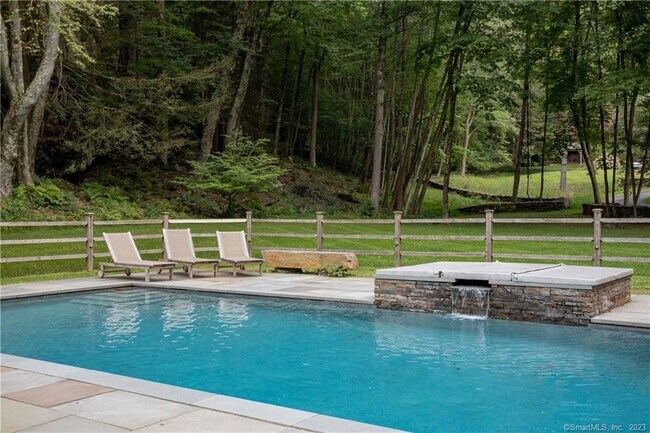 Photo - 198 Weatogue Rd