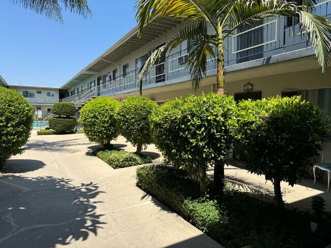 Building Photo - Newly remodeled studio in a gated building... Unit 29