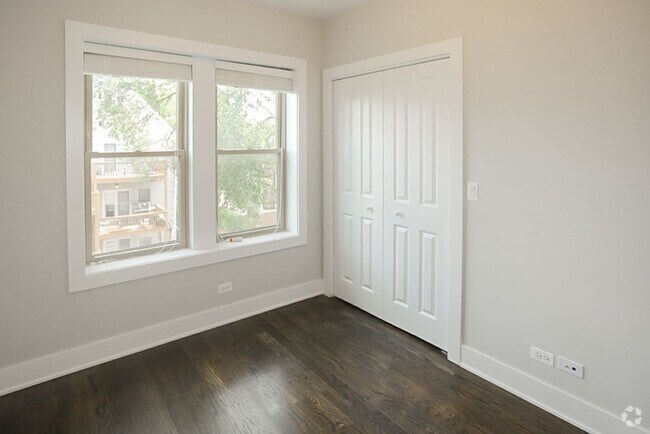 Building Photo - 3919 N Janssen Ave Unit 2E Rental