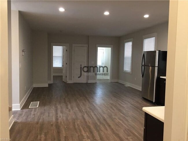 Photo - 1960 Randall Rd Unidad Lower