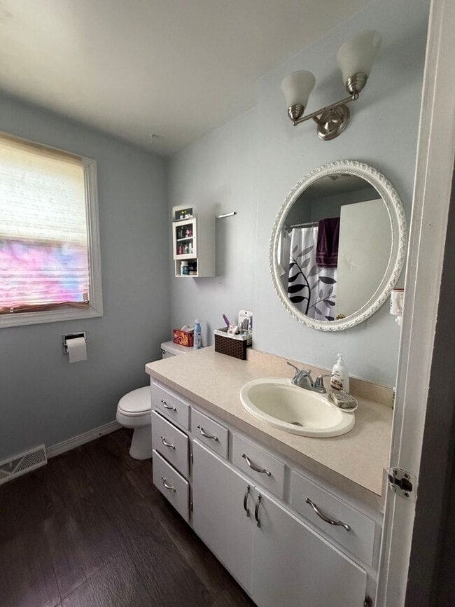 Building Photo - 607 2nd St Unit 607 Lower