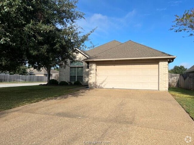 Building Photo - JANUARY MOVE IN!!!  Gorgeous 4 Bedroom 2 B... Rental