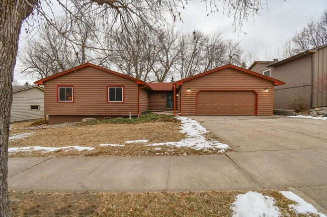 Building Photo - 3305 E 33rd St Rental