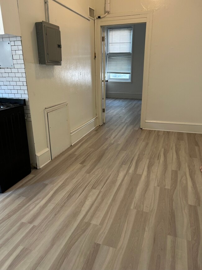 Photo - 207 S 13th St Unidad 2nd Floor Front