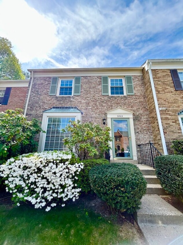 Beautiful, updated townhouse on Quiet cul-... - Beautiful, updated townhouse on Quiet cul-...