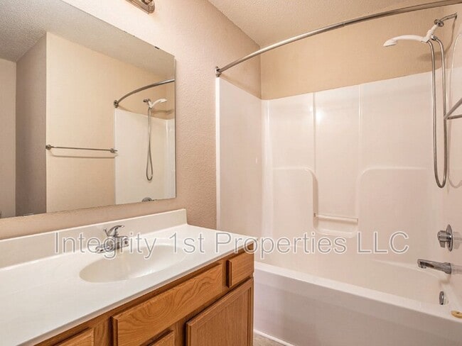 Photo - 210 N Pointe Ln