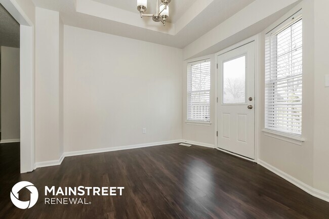 Photo - 902 SW Foxtail Dr