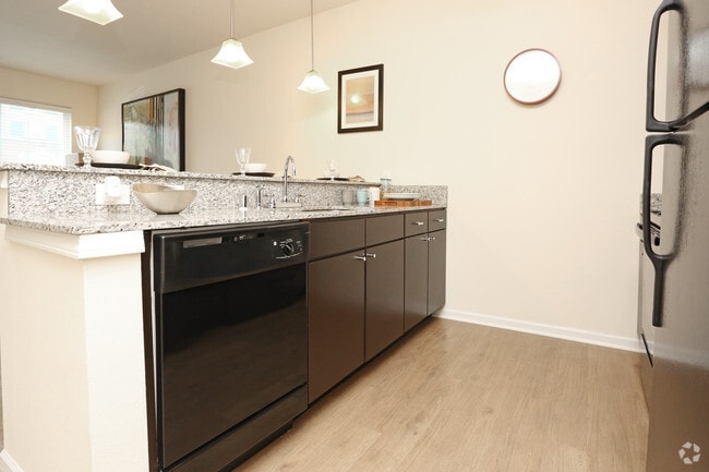 1BR, 1BA - 660 SF - Kitchen