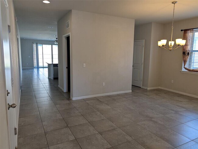 Photo - 2612 Bowen St