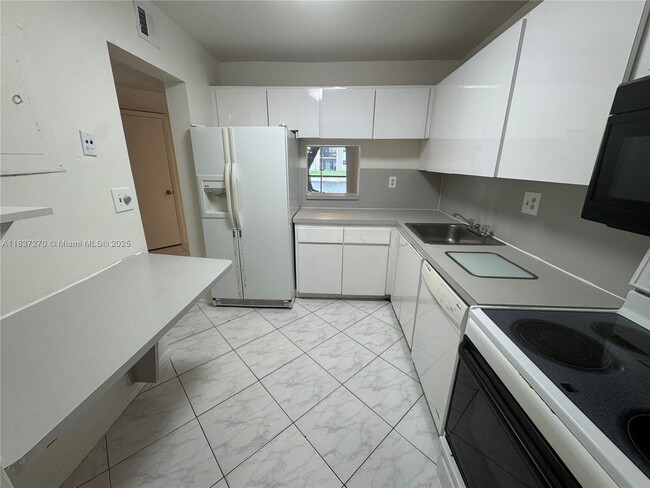 Building Photo - 8051 S Colony Cir Unit 105 Rental