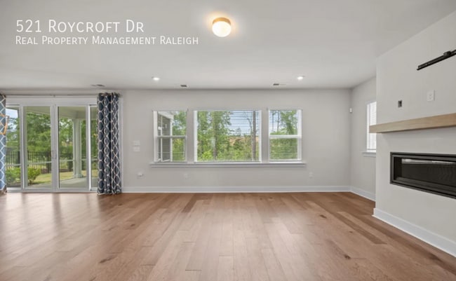 Photo - 521 Roycroft Dr